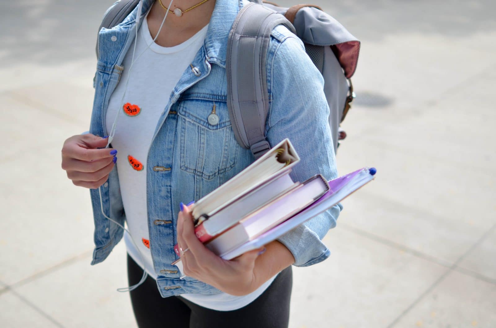 vrouw met boeken