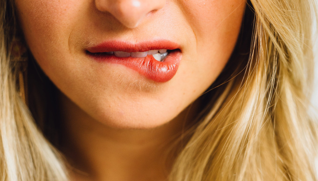 lipbijten