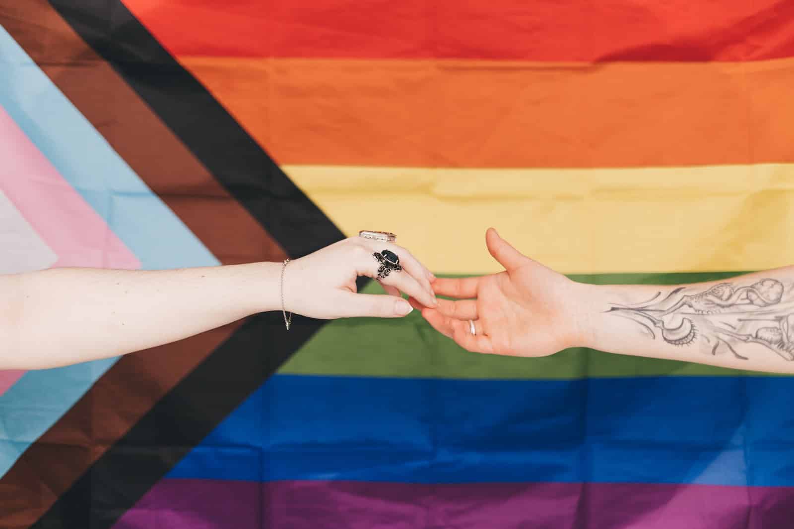 wat betekenen de kleuren van de progress-pridevlag?