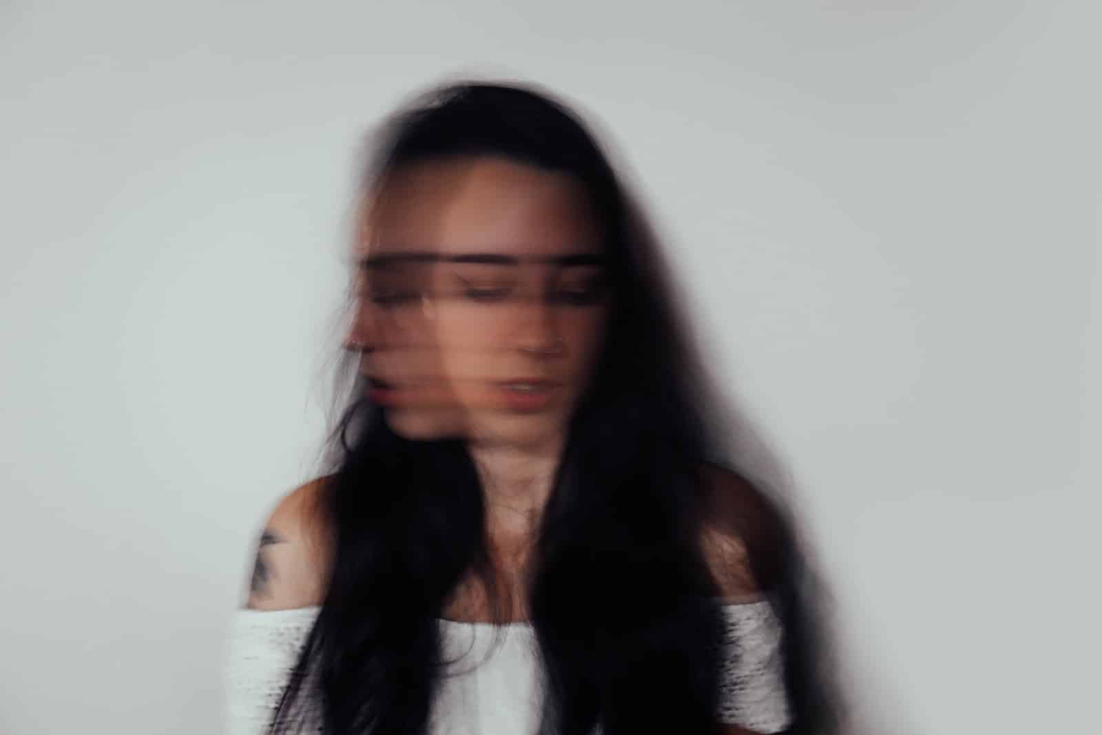een vrouw heeft een herbeleving