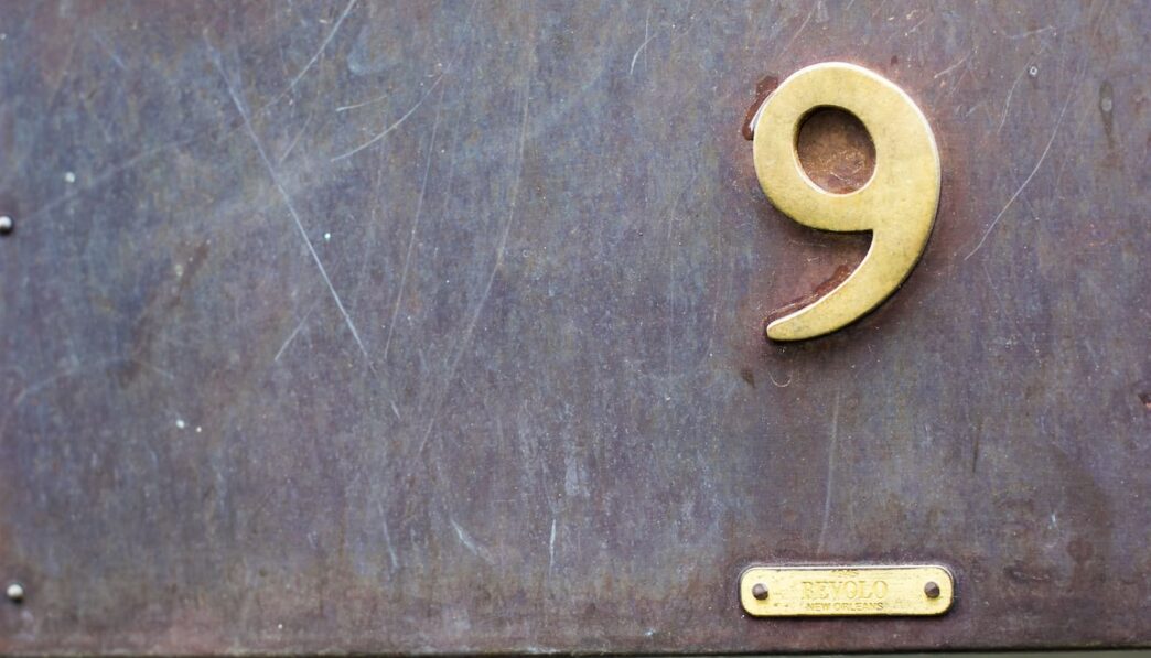 closeup photography of gold number 9