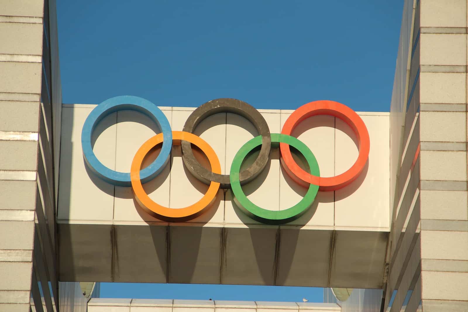 Is de olympische vlam een Nazi-symbool?