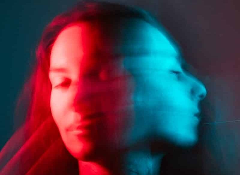 man in black crew neck shirt