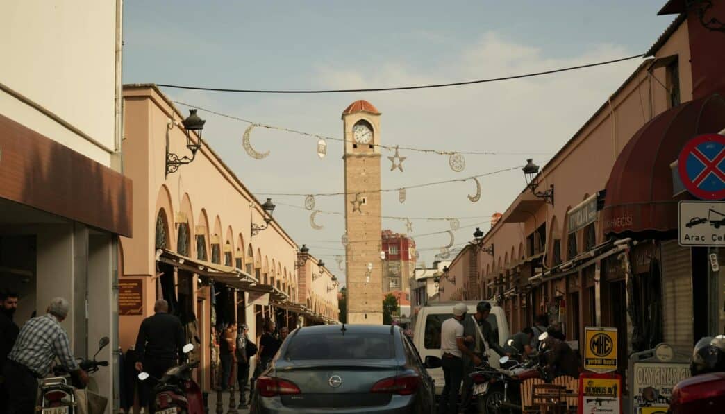 Recognizing Extrovert Traits: Key Signs and Characteristics