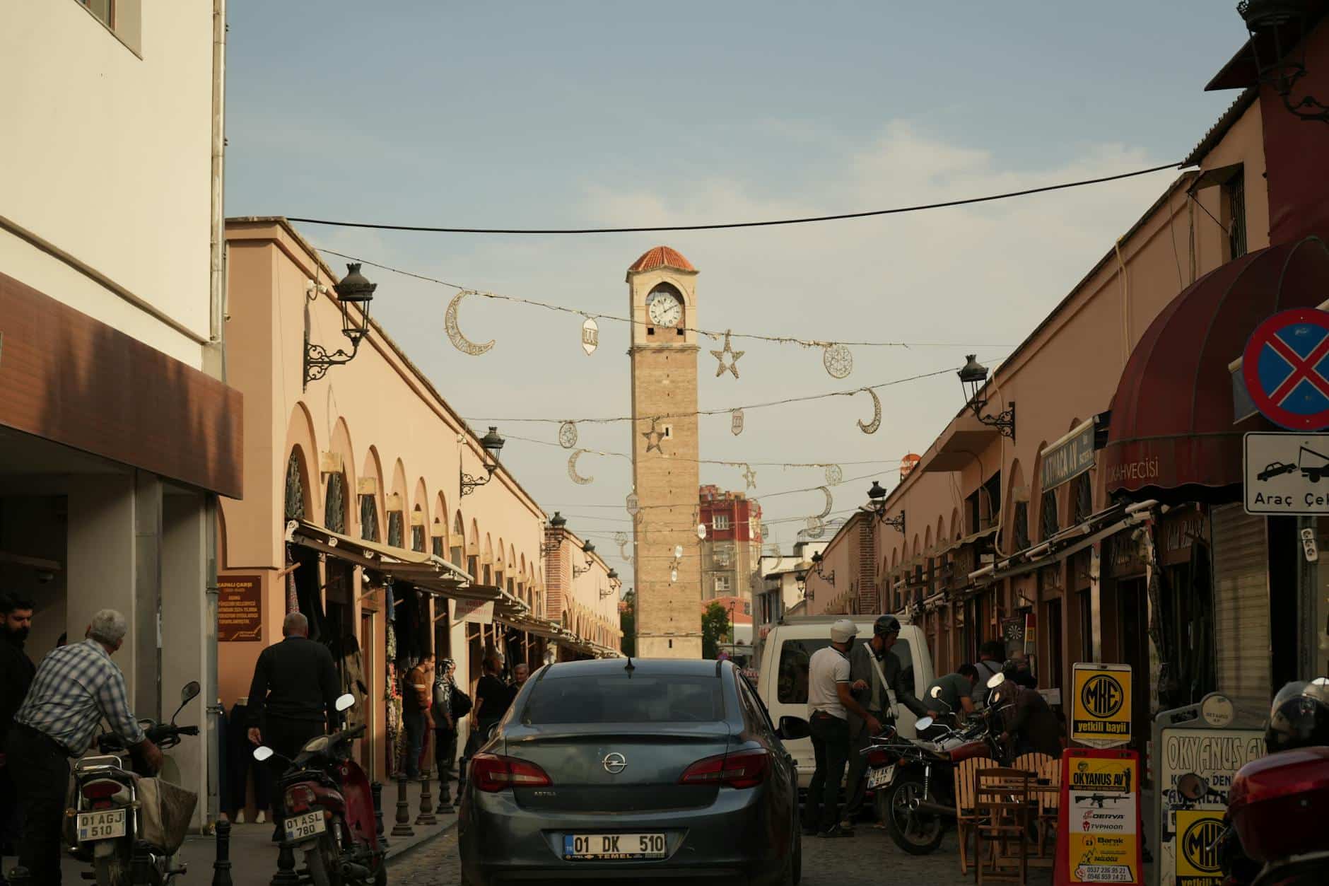 Recognizing Extrovert Traits: Key Signs and Characteristics