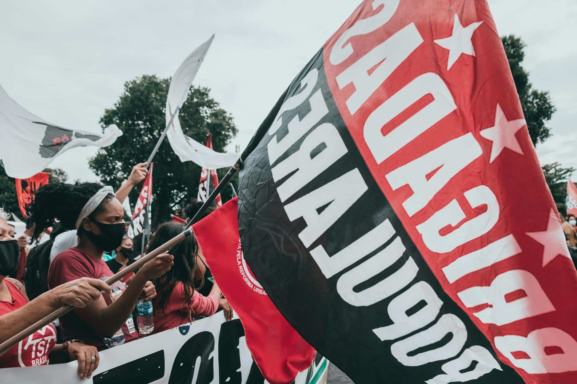 Signs of a Toxic Boss: 7 Red Flags to Recognize and Address