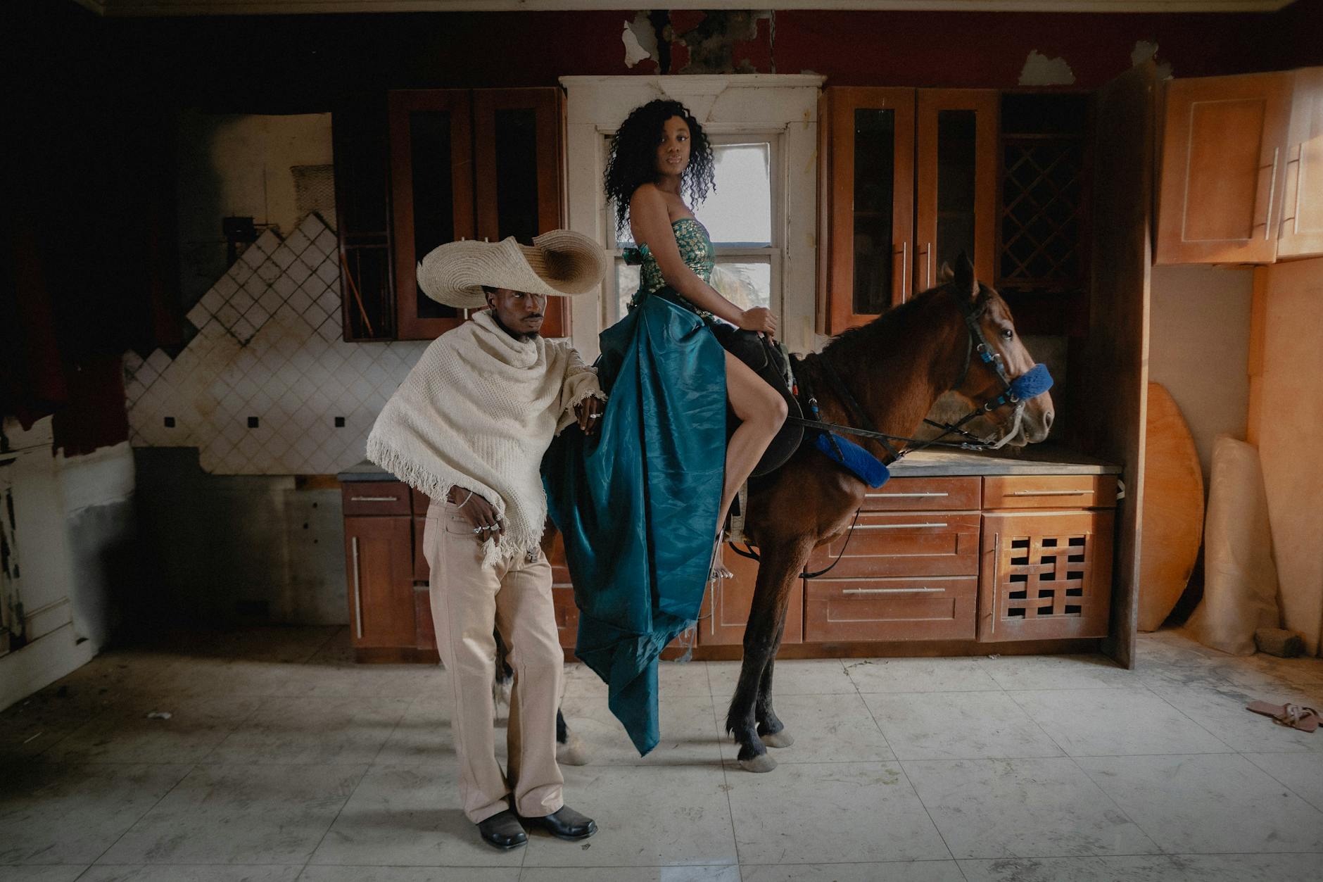 Signs of Being an Introverted Extrovert: Understanding This Unique Type